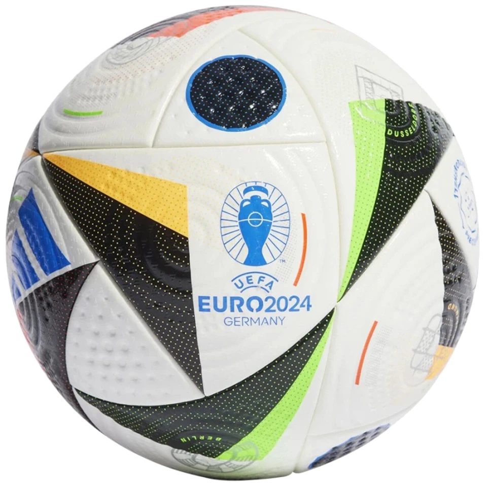 Ballon Adidas Fussballliebe Italie Logo Utilisé Dans L'Euro 2024 En Allemagne