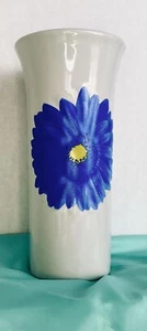 White Ceramic Vase Fluted Rim Embossed & HPainted Blue Daisy w Yellow Center New - Picture 1 of 3