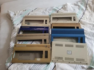 Commodore C64 und C64 C Gehäuse defekt alles was zusehen ist - Bild 1 von 1