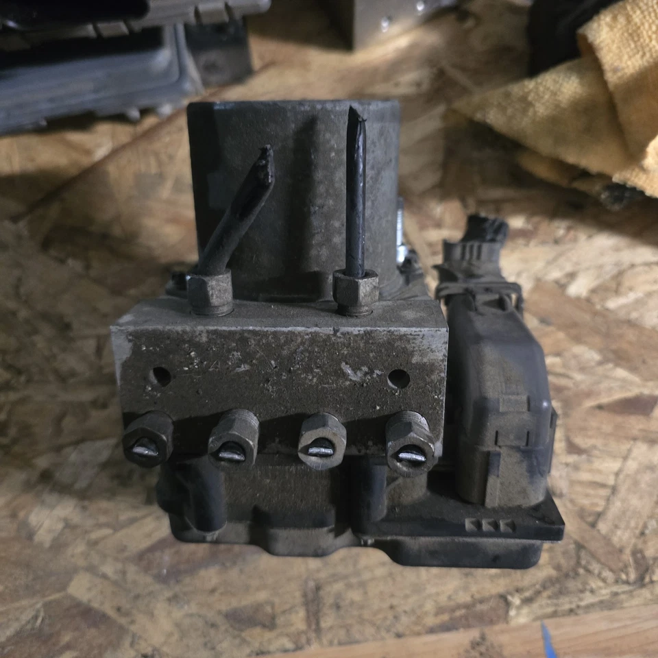 Jeep Liberty 2008 bomba ABS módulo de freno antibloqueo pieza 52125240 Foto 1 de 3