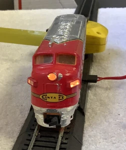 BACHMANN HO SCALE SANTA FE LOCOMOTIVE 307 USED RUNNING LIGHT WORKS - Picture 1 of 11