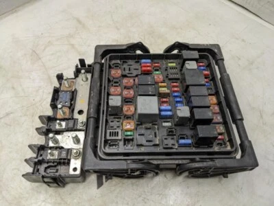 Cadillac ATS CTS 2017-2019 3,6 L motor caja de fusibles bloque de conexiones 84014012 fabricante de equipos originales Foto 1 de 4