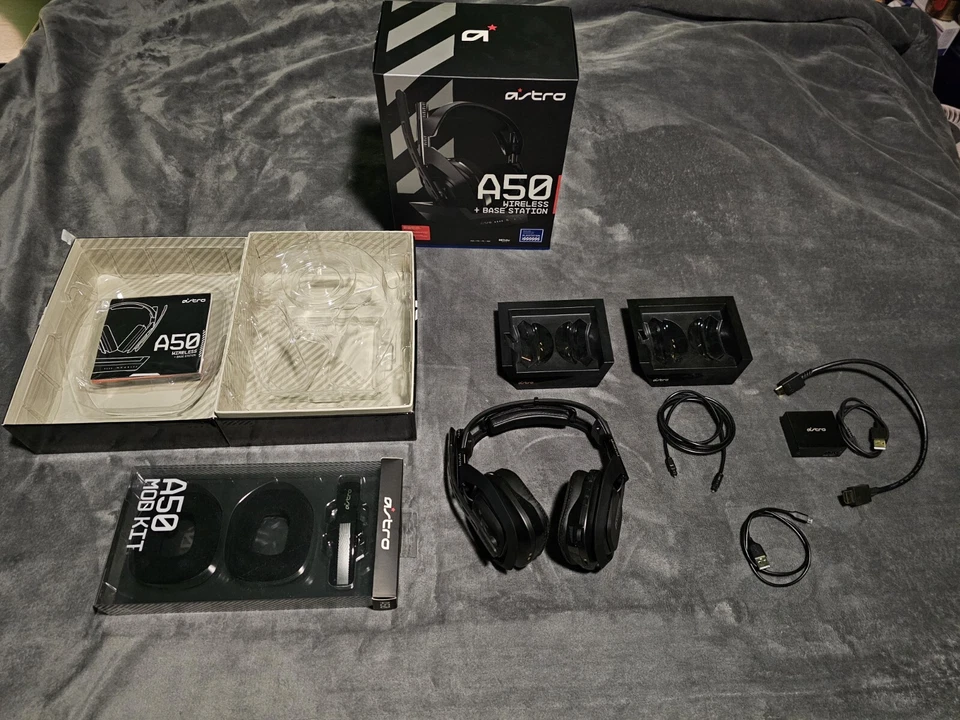 Astro A50 gen 4 PS5/PC, XBOX/PC, Komplettpak. Headset, Modkit zwei Basestations  - Bild 1 von 4