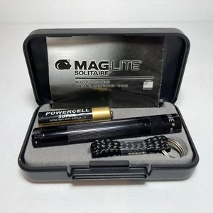 Linterna Mag-Lite Solitare LED Mini Negra y Roja 3.25" Aluminio 60323 - Imagen 1 de 3