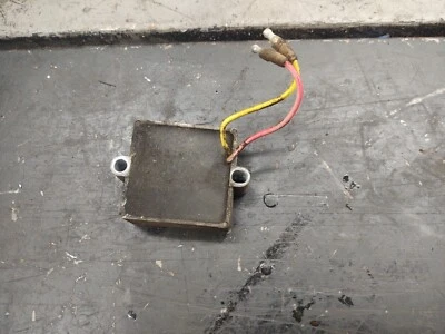 REGULADOR DE VOLTAJE CLÁSICO POLARIS EDGE 2001 600 4010794 RW5312 Foto 1 de 2