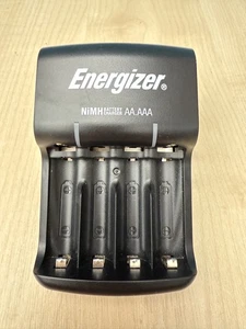 Energizer NiMH Rechargeable Battery Charger AA or AAA working - Picture 1 of 3