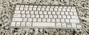 Anker Ultra Compact Bluetooth Keyboard (A7721, White/Silver)  - Picture 1 of 4