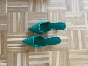 Mules grün Gr 39,5, Kunststoff, gesteppt, ungetragen - Bild 1 von 3