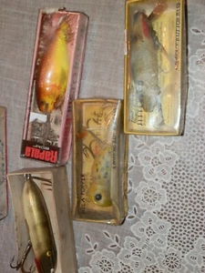 Vintage Lot of 4 Fishing Lures - Picture 1 of 3