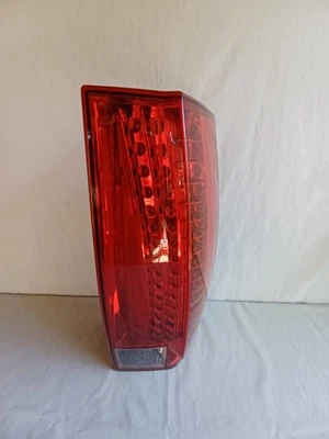 Luz trasera original Cadillac Escalade 2007-2014 lado del pasajero usada bonita 22884388 Foto 1 de 4