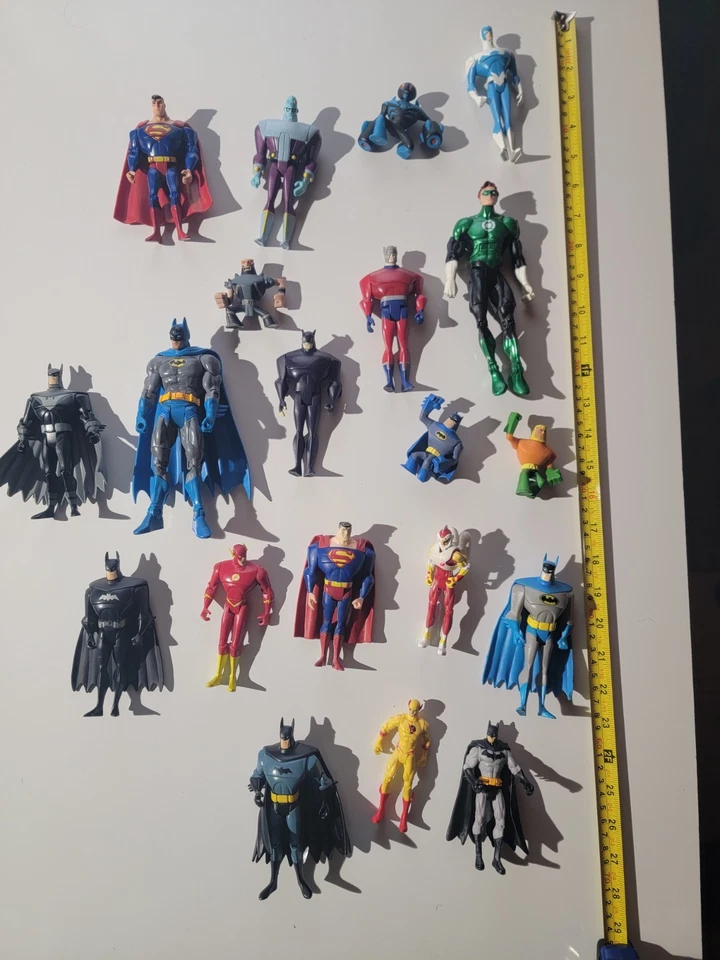 Lote de 21 figuras de acción DC diversas *menores rasguños/dicoloración* Foto 1 de 4