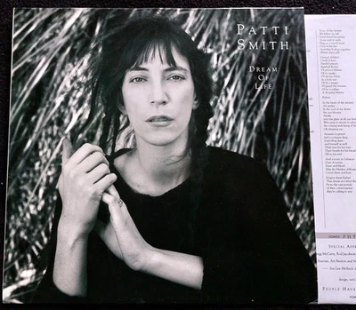 PATTI SMITH „DREAM OF LIFE“ GERMAN PRESS - Bild 1 von 4