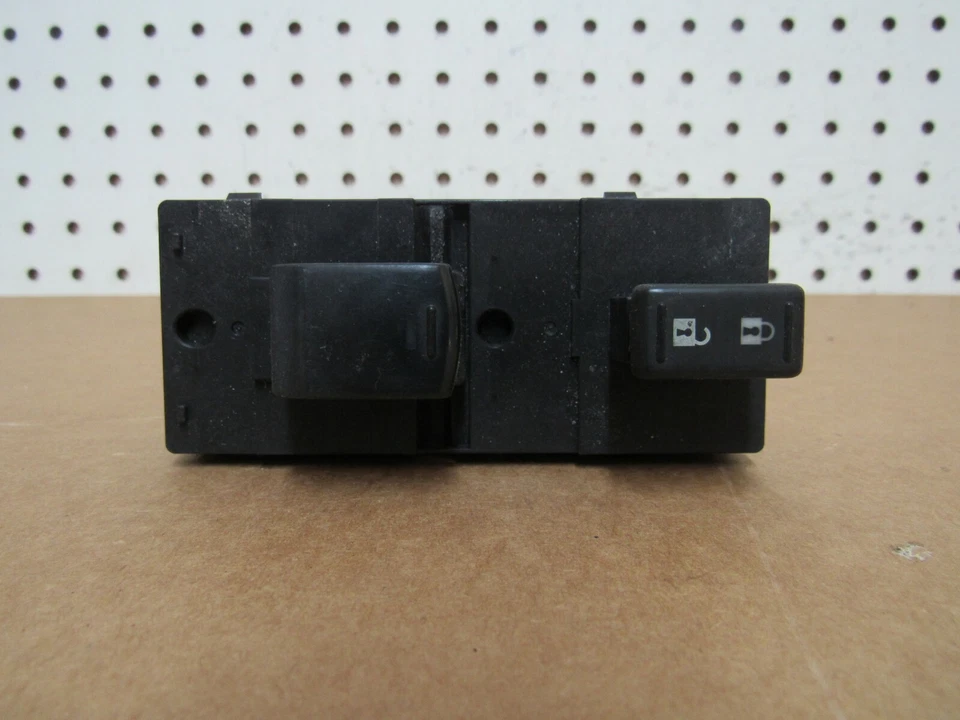 07 08 09 10 11 12 13 14 15 16 17 18NISSAN NV1500 NV2500 NV3500 INTERRUPTOR VENTANA OEM Foto 1 de 3