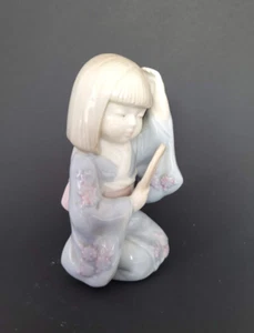 Vintage Porzellan japanisches Mädchen blau Kimono 4,5" groß Figur Befestigung Haare im Spiegel - Bild 1 von 11