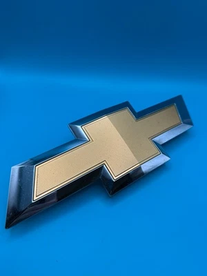OEM 2015-2020 Chevrolet Colorado emblema delantero parrilla pajarita insignia 84238670 Foto 1 de 4