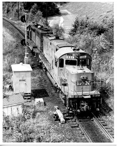 25EE563 RP 1970s LOUISVILLE & NASHVILLE RAILROAD LOCOMOTIVE #1331 IRVINE KY - Picture 1 of 1