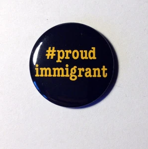 #proud immigrant - Proud to be an Immigrant - 25mm Button Badge - Black & Yellow - Foto 1 di 1