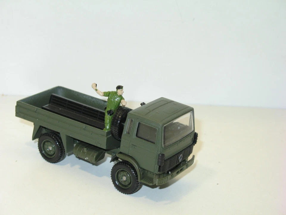 SOLIDO Camion Renault TRM Con Panchina E 1 Soldato Kaki - Immagine 1 di 2