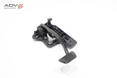 2017 - 2025 CHRYSLER PACIFICA BRAKE STOP PEDAL & BRACKET OEM - Image 1 of 4