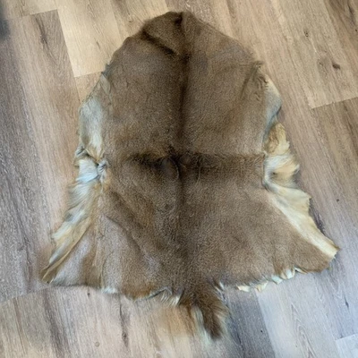 Alfombra suave de piel de ciervo con pelo de piel de ciervo Foto 1 de 4