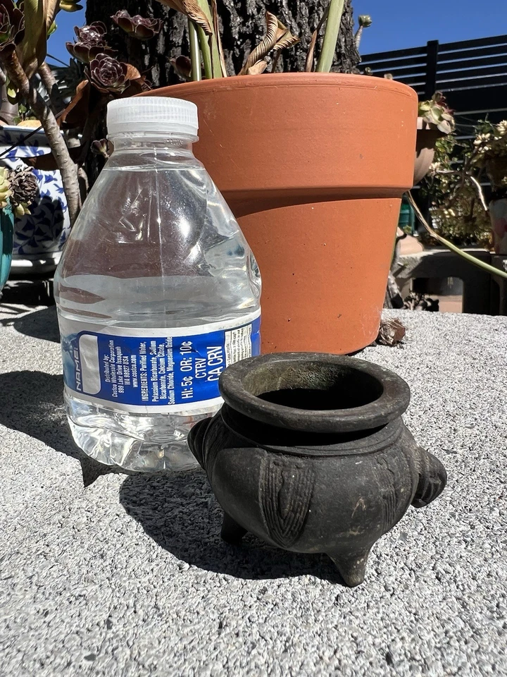 Antiguo mini quemador de incienso trípode chino de bronce Foto 1 de 4