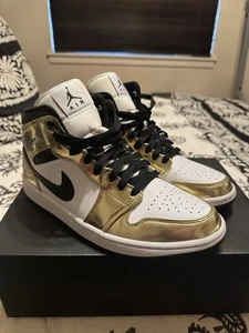 Air Jordan 1 Mid Herren Metallic Gold Schwarz/Weiß Größe 9,5 Gebraucht - Bild 1 von 8