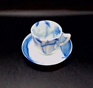 Akro Achatglas blau & weiß Demitasse Tasse & Untertasse. Tasse 2,25 Zoll hohe Platte 4,25 Zoll - Bild 1 von 9
