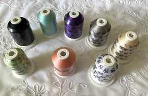 Nähgarn Set 8 Spulen Robison-Anton Textile Co 1100 Yards Rayon Mini K - Bild 1 von 11