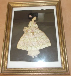 Handgefertigte Vintage Papierpuppe mit gerahmtem Band und Echthaar Kunst - Bild 1 von 2