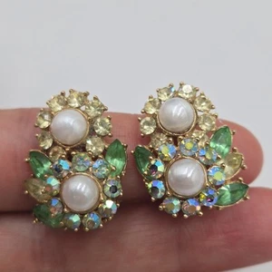 Pendientes de Clip Vintage CORONA TRIFARI Tono Dorado Verde AB Estrás Imitación Perla - Imagen 1 de 5