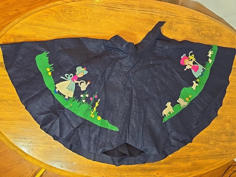 1950’S Mary & Lamb FAILLE CIRCLE SKIRT APPLIQUES + SEQUINS (18"waist)  - Image 1 of 4
