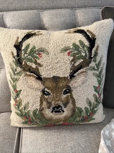 Christmas Raindeer Wreath Hooked Wool Pillow With Zippered Back 15 X15 - Picture 1 of 5