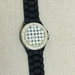 Geneva Women's Crystal Watch Round Black & White Dial on Black Silicone Band New - Picture 1 of 2
