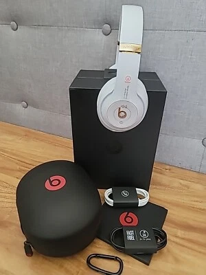 Beats by Dr. Dre, Studio3 Auriculares Inalámbricos Bluetooth con Cancelación de Ruido, Blancos Foto 1 de 4