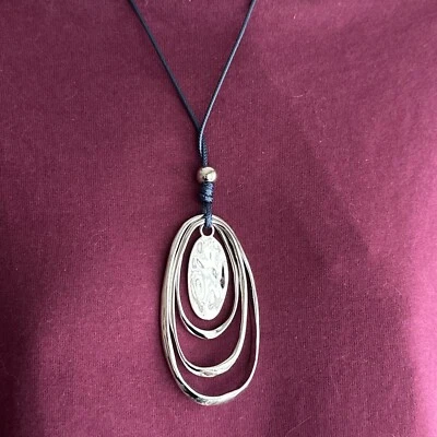 Collar J CREW Azul Marino Cuero Cordón Estampado Pulgar Plata OFERTA 4 CARIDAD❤️269 Foto 1 de 4