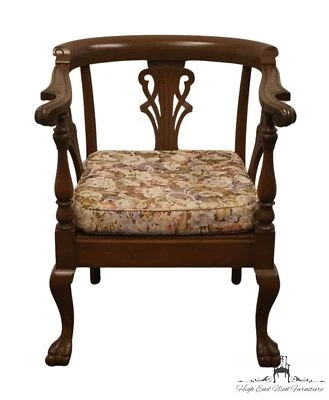 Sillón con brazo vintage antiguo de caoba maciza tradicional de inspiración francesa Foto 1 de 4