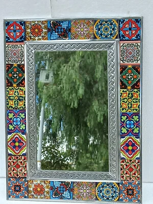 ESPEJO DE HOJALATA PERFORADO con azulejo de talavera mixto arte popular mexicano 16" X 12" Foto 1 de 4
