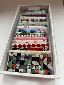 Stoffrest Reststoff Makower Patchworkstoff Baumwollstoff Blumen Tiere Motivstoff - Bild 1 von 8