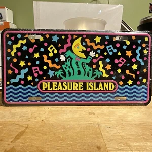 PLEASURE ISLAND FUNMEISTER DANCING 1990 METAL LICENSE PLATE NEW SEALED - Disney - Picture 1 of 3