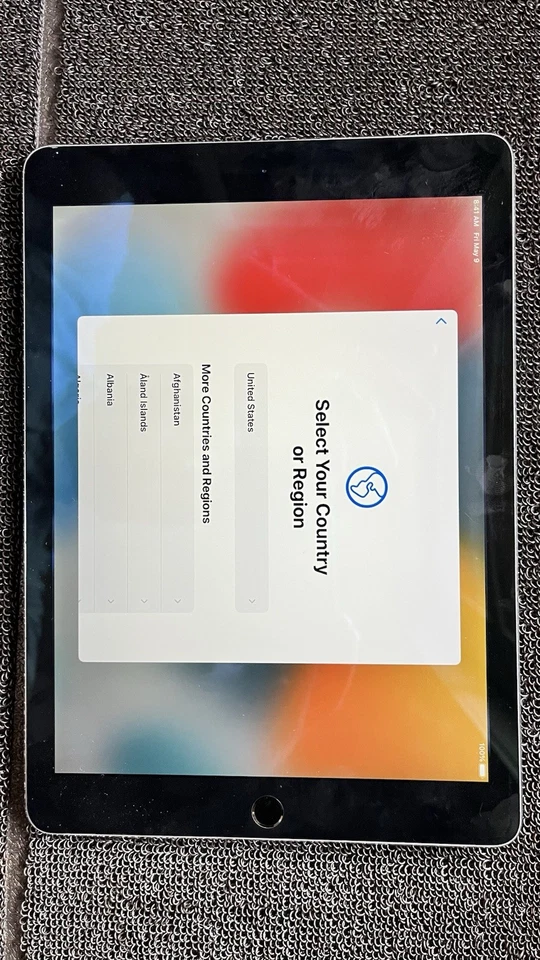 Apple iPad Air 2 9.7in Silver - 16GB  - (WIFI + Cellular) - Unlocked - Image 1 of 4