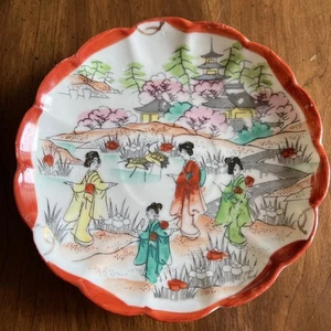 Antique Japanese Kutani Porcelain 5.5” Saucer; HandPainted Geisha Scalloped Edge - Picture 1 of 12