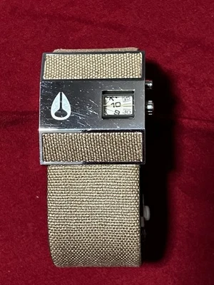 Nixon Rotolog ¡Lienzo marrón muy raro! Foto 1 de 4