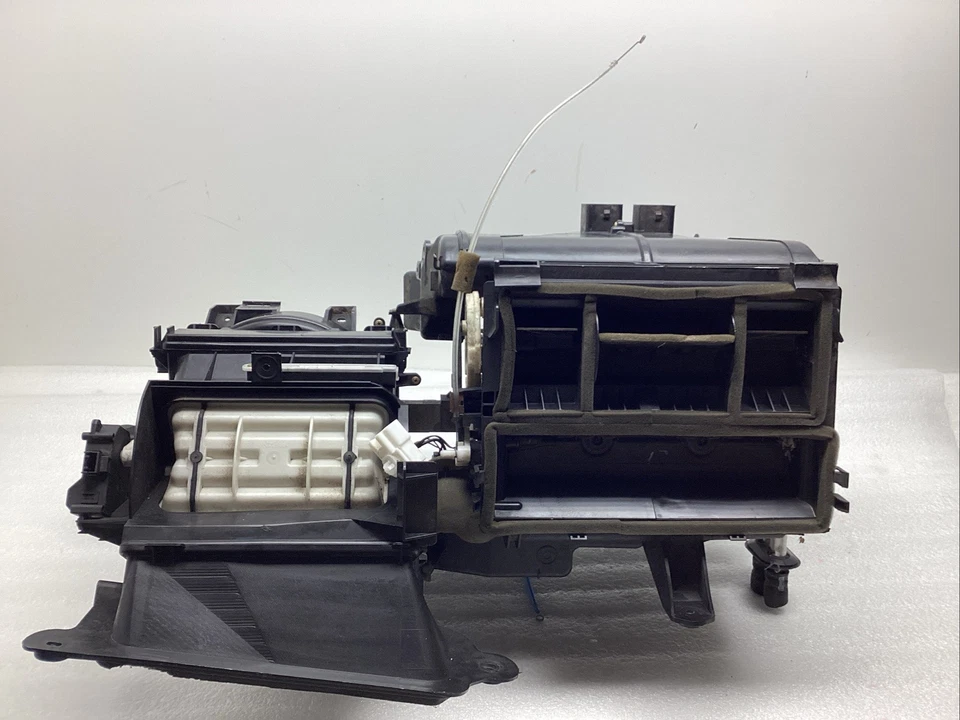 Toyota Matrix 2005 unidad de calefacción y soplador de aire acondicionado delantero OEM Foto 1 de 4