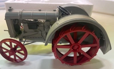 Danbury Mint 1927 Fordson Model F Metal Tractor  1/16 scale in Box. Very Nice! - Image 1 of 4