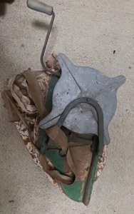 CYCLONE LITTLE GIANT SEED SPREADER SEEDER - Great Working Condition - Picture 1 of 10