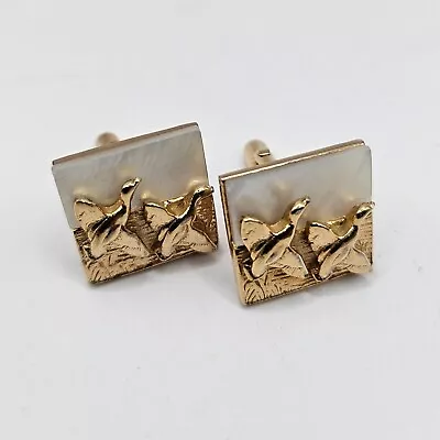 Bonitos gemelos vintage SWANK patos en vuelo tono dorado sobre madreperla Foto 1 de 4