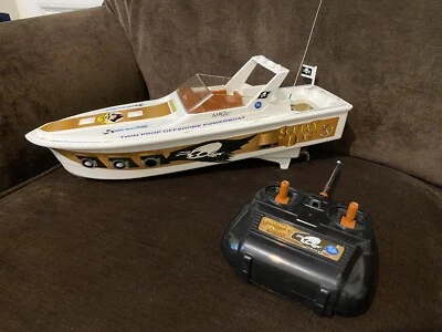 Megatech Caribbean Cruiser RC Remote Control Boat Speed Boat Scurvy Dog - Image 1 of 4