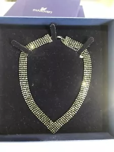 Nuevo con etiquetas Collar Swarovski V Jet Dom/Rus Negro Rutenio 5363515 - Imagen 1 de 6