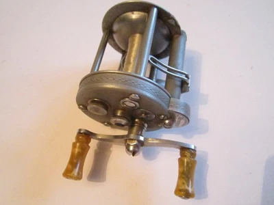 Vintage PFLUEGER NOBBY Nº Carrete de fundición de cebo Jeweled 1963C hecho en EE. UU. Foto 1 de 4