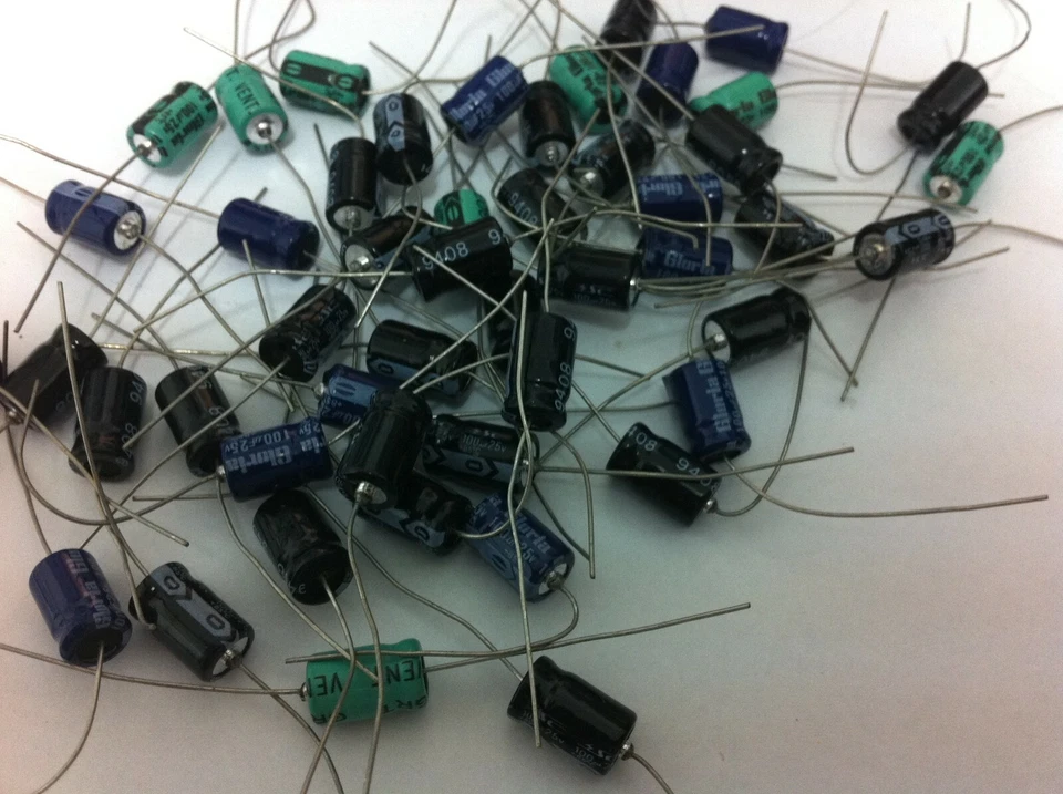 Condensadores electrolíticos radiales GRT-25V-100uF-20%, Gloria, 49 piezas 100uF 25V 85C Foto 1 de 1